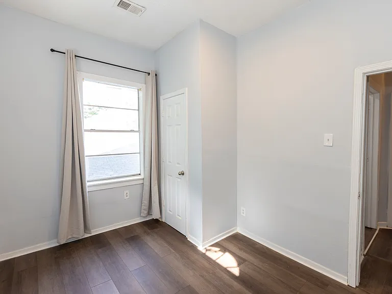 993 Oakview St #202 — Photo 13