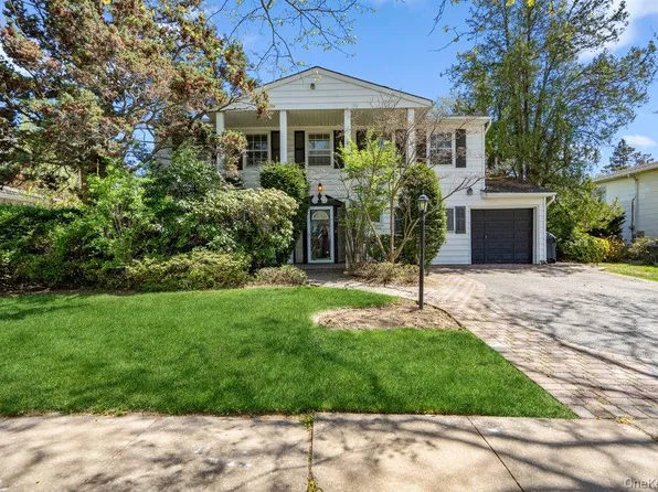 18 Herkimer Avenue, Jericho, NY 11753