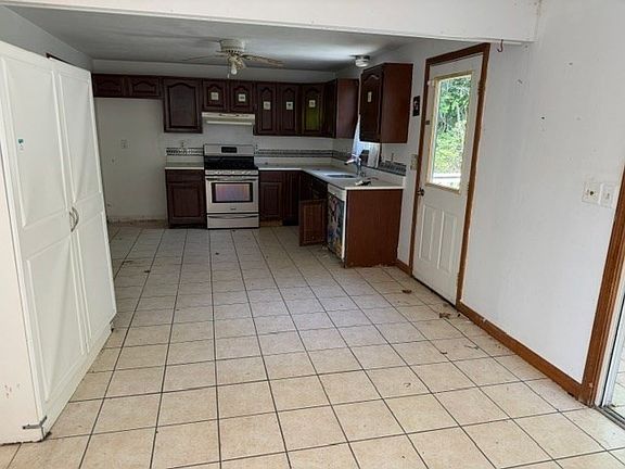 2nd image of 842 Whitman St