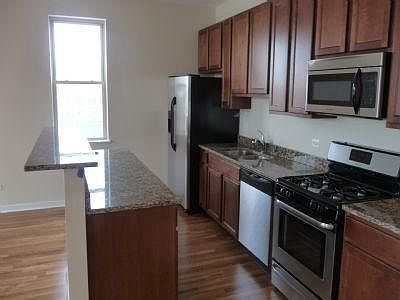 4th image of 3553 N Milwaukee Ave #2