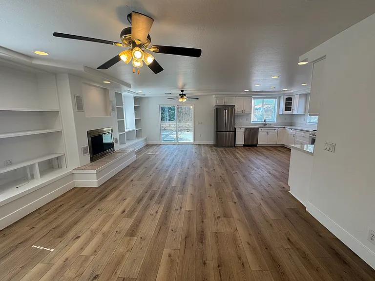 8202 Palm St — Photo 6