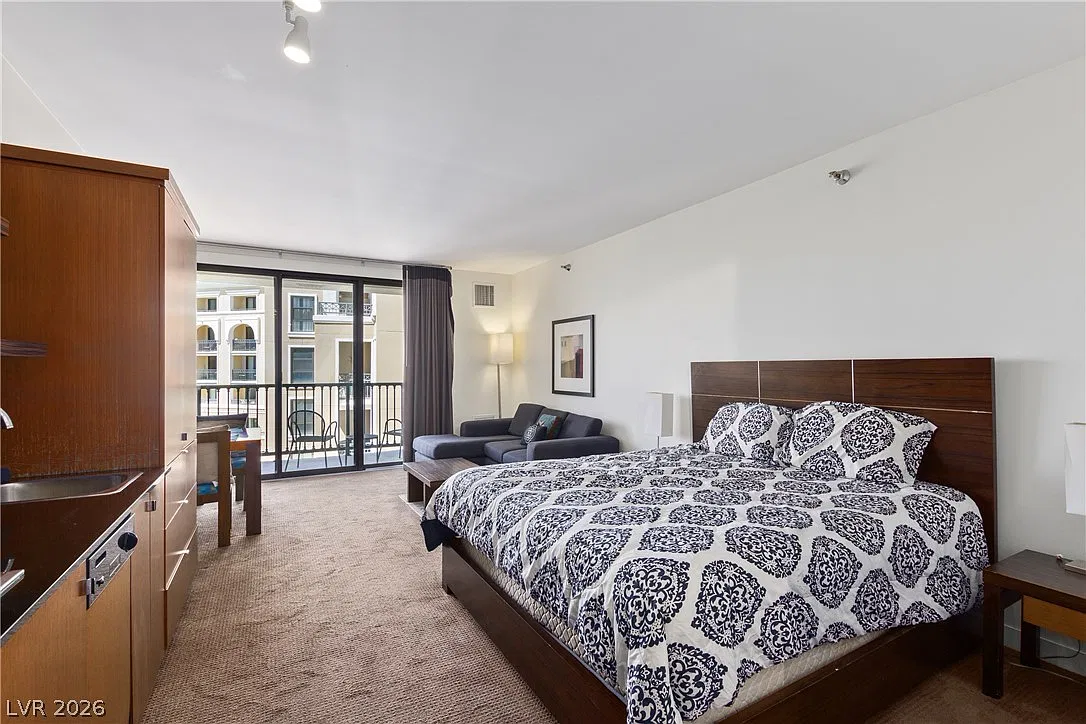 Studio, 1.0 bath, 475 sqft, $1,300 — Photo 2