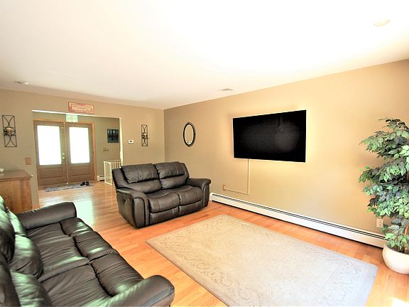 4th image of 1216 Johnston Dr