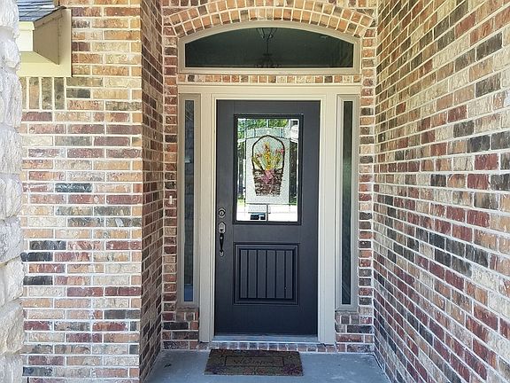 4th image of 1714 Club Cir