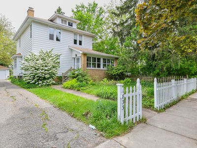 1833 Oakland Dr, Kalamazoo, MI, 49008
