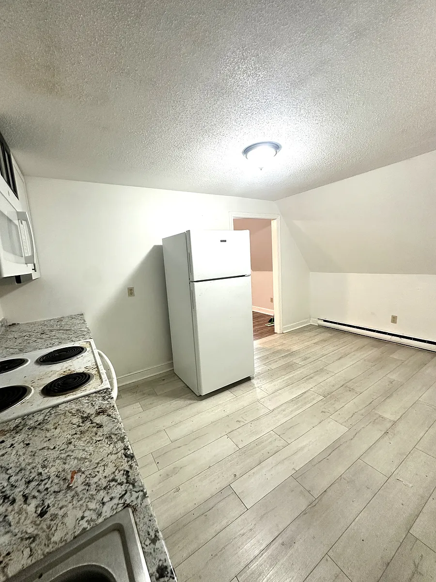 Building Photo - 36 Pond St #5
