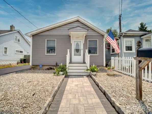 227 Seaview Ave, Laurence Harbor, NJ 08879