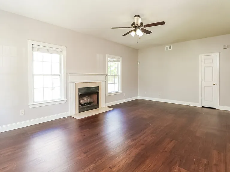 1909 Olsen Ln — Photo 5