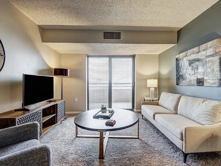 River Park Tower Apartment Homes — Photo 5
