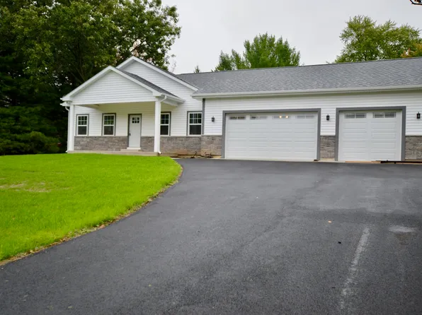 4902 Saint Josephs Ct, Wonder Lake, IL 60097