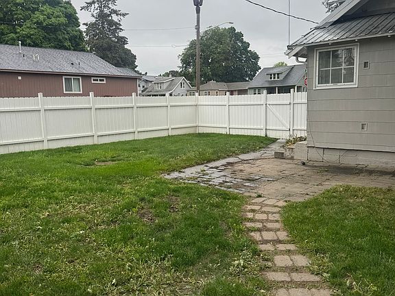 3rd image of 3327 E 29th Ave
