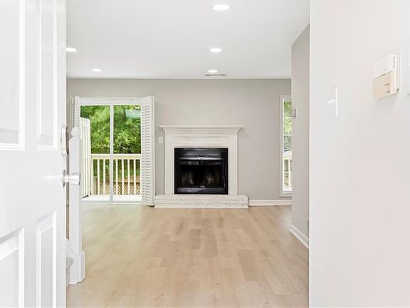 5th image of 301 Bridge Ln SE #301