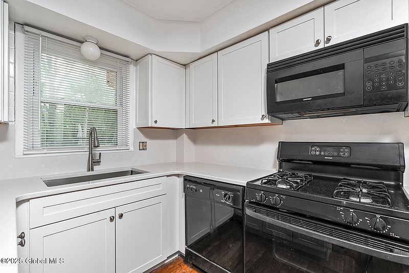 4th image of 98 Mount Hope Drive
