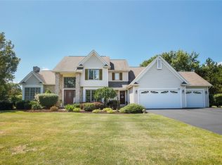 650 Saddle Crest Dr, Webster, NY 14580