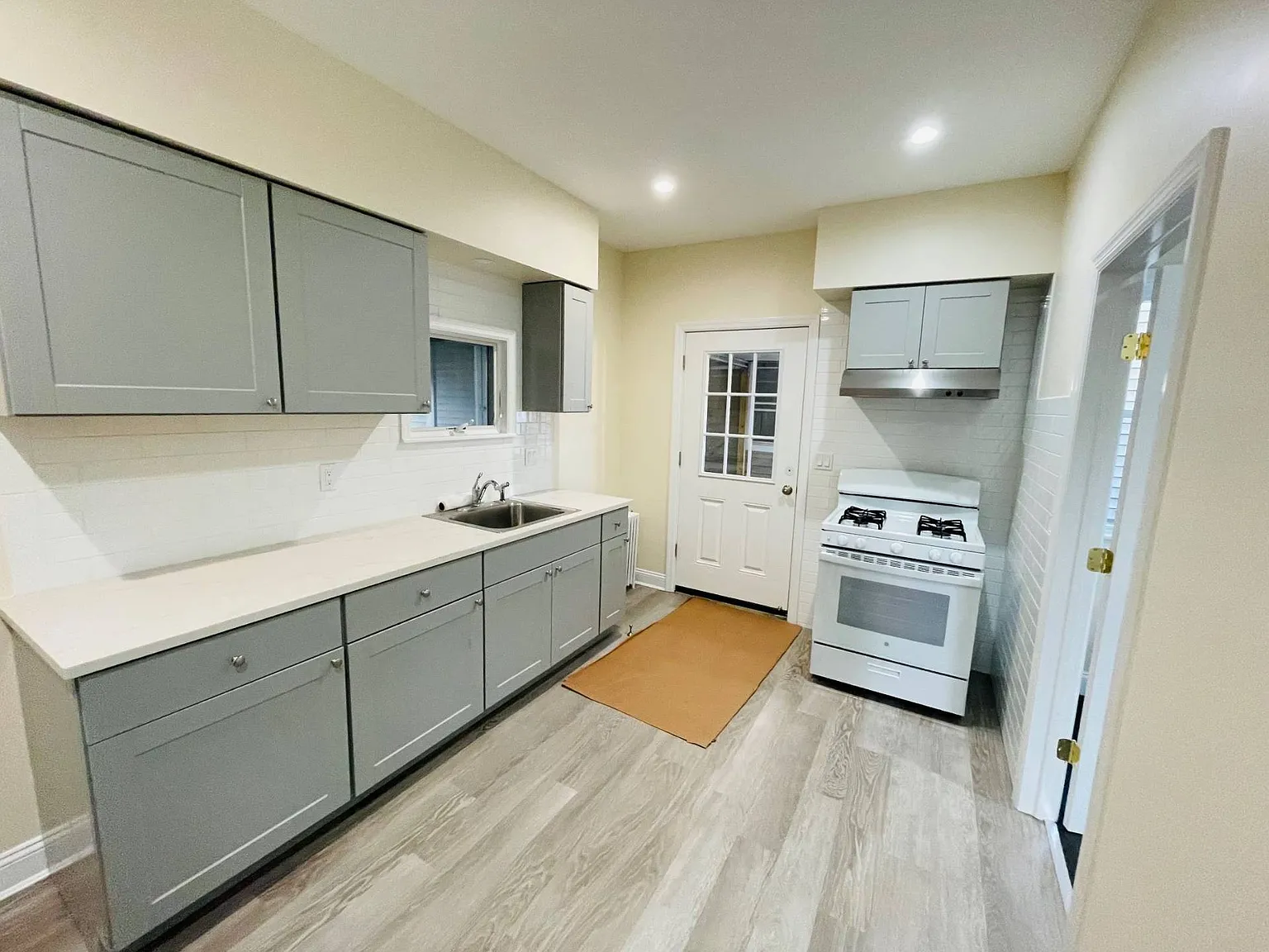 1 bed, 1.0 bath, $2,500 — Photo 1