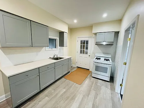 30 Grove St Photo 1