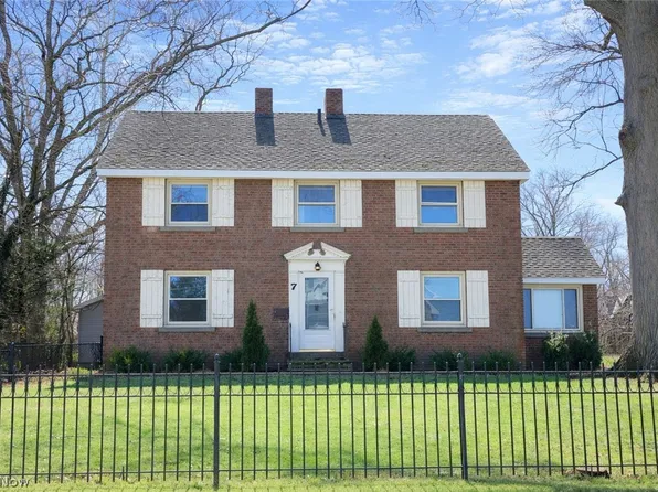 7 Coveland Dr, Avon Lake, OH 44012