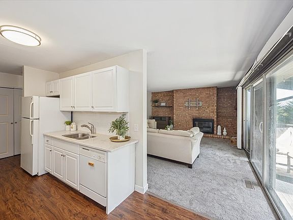 5th image of 1607 Maple Ter Unit 2C
