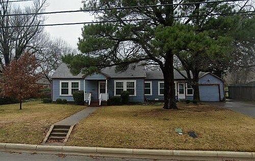 1st image of 410 S Davis Dr