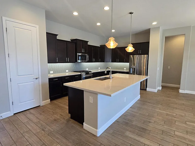 5605 N 189th Dr — Photo 12