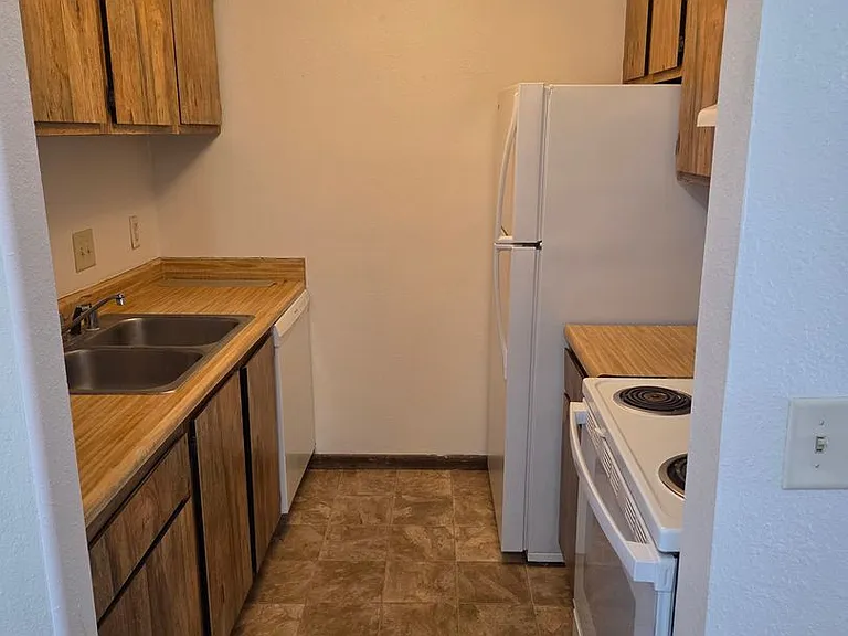 1612 W Main St — Photo 4