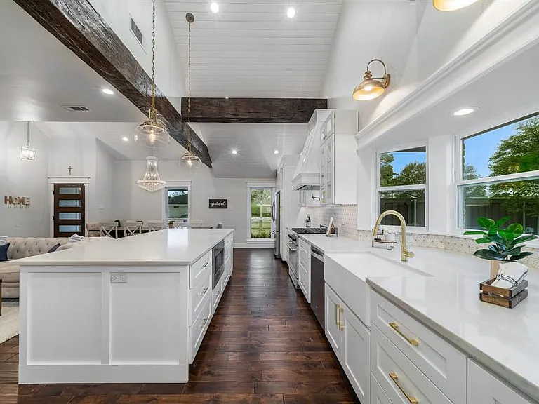 1601 Windsong Trl — Photo 13