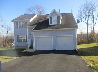 25 Dogwood Dr, Middletown, NY 10940