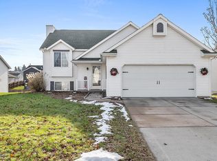 3026 Stonewood St NW, Grand Rapids, MI 49504