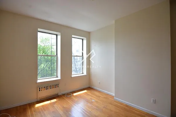 Rented by Yaffa Realty LLC | media 3