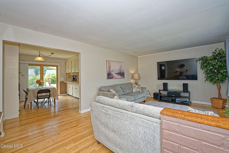 5th image of 3328 Kenwood Avenue