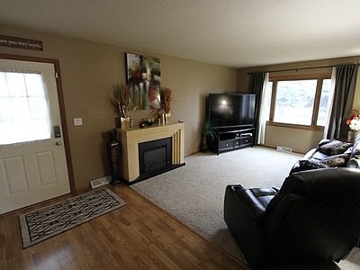 3rd image of 922 23rd Ave S
