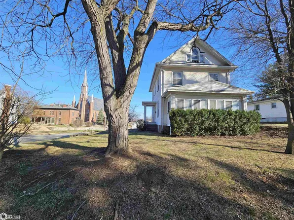 212 S 7th St, Burlington, IA 52601