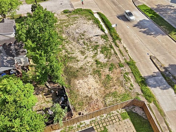 5th image of 5342 Petty St