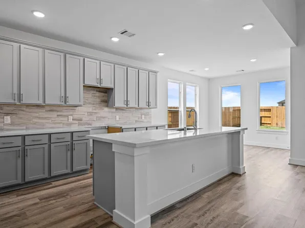 305 Gambels Quail Rd, Waller, TX 77484