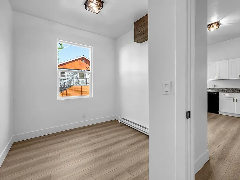 950 W 7th St #1 — Photo 15