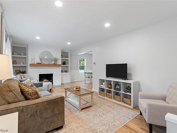 3rd image of 1476 Bryden Dr