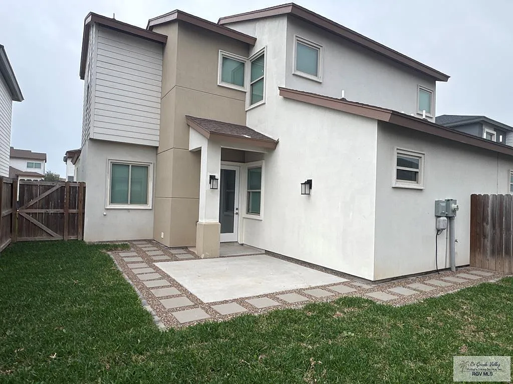 Building Photo - 2019 Diamond Dr #A