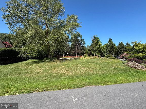 2nd image of 1098 Country Club Rd