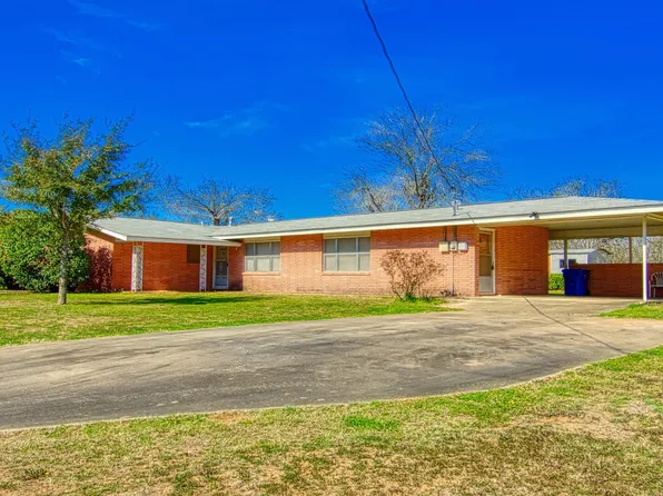 603 F St, Floresville, TX 78114