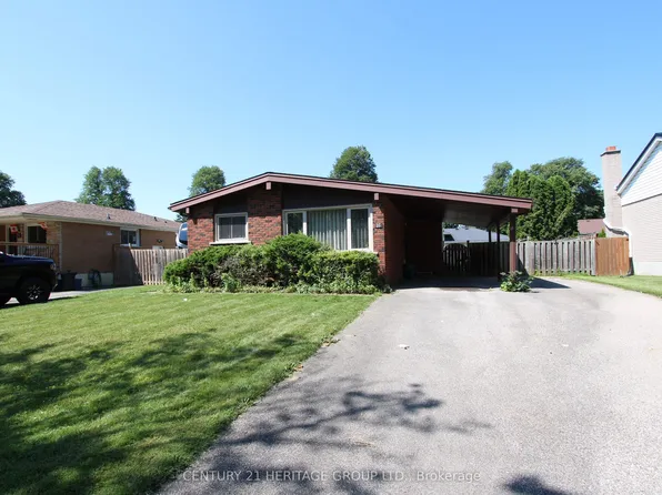 16 Morning Dew Dr, Brantford, ON N3R 3P2