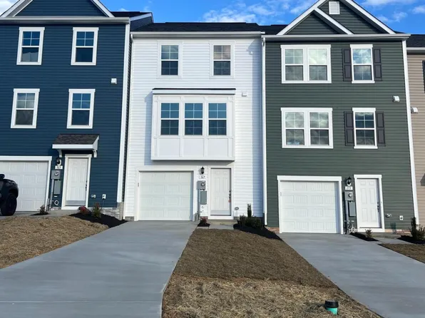 167 Clifton Mnr, Falling Waters, WV 25419