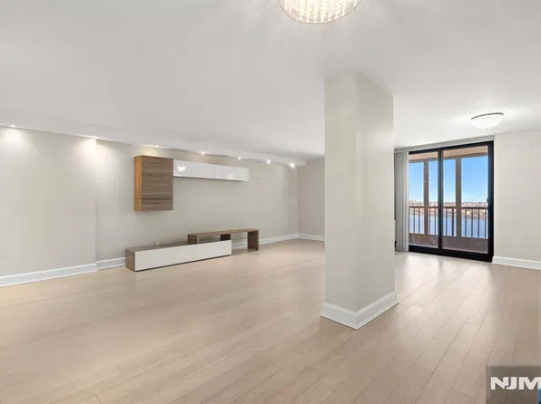 200 Winston Drive #2106, Cliffside Park, NJ 07010