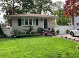 43 Rowland St, Patchogue, NY 11772