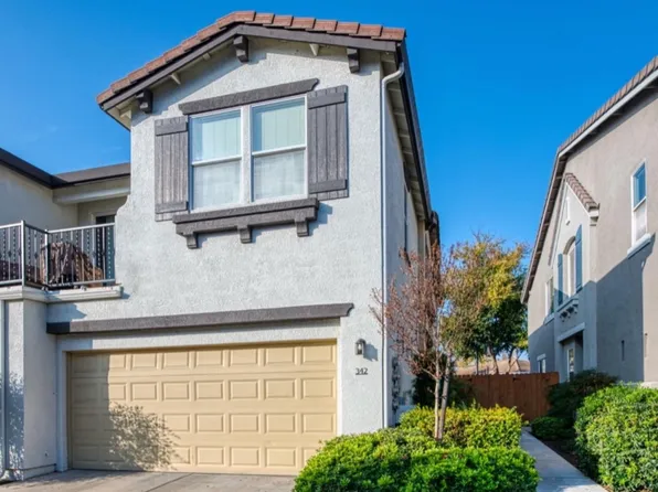 342 N Greco Ln, Clovis, CA 93611