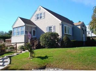 37 Pine St, Trumbull, CT 06611