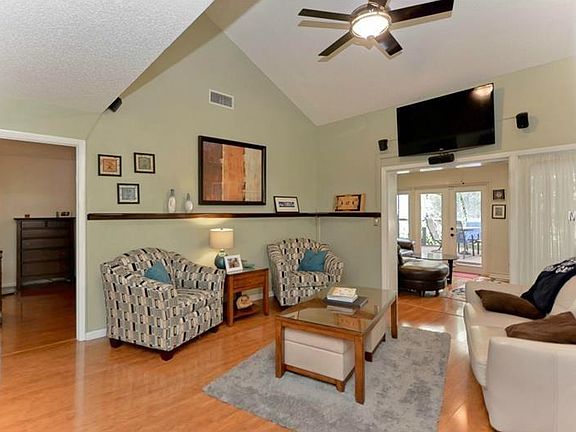 4th image of 3413 Ellenwood Ln