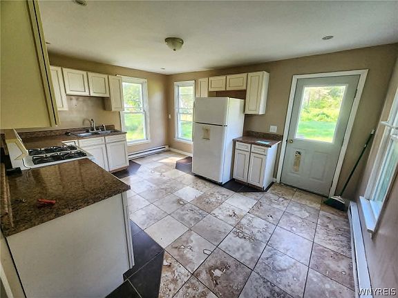 4th image of 515 Rock City St