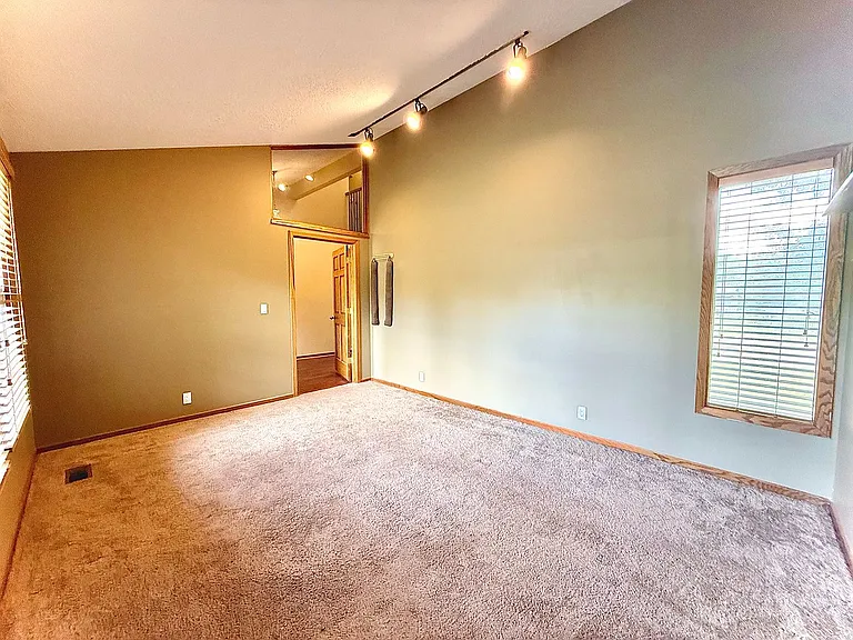 8730 N Silver Spur Rd — Photo 23