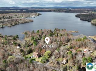 327 Bobcat Trl, Pocono Summit, PA 18346