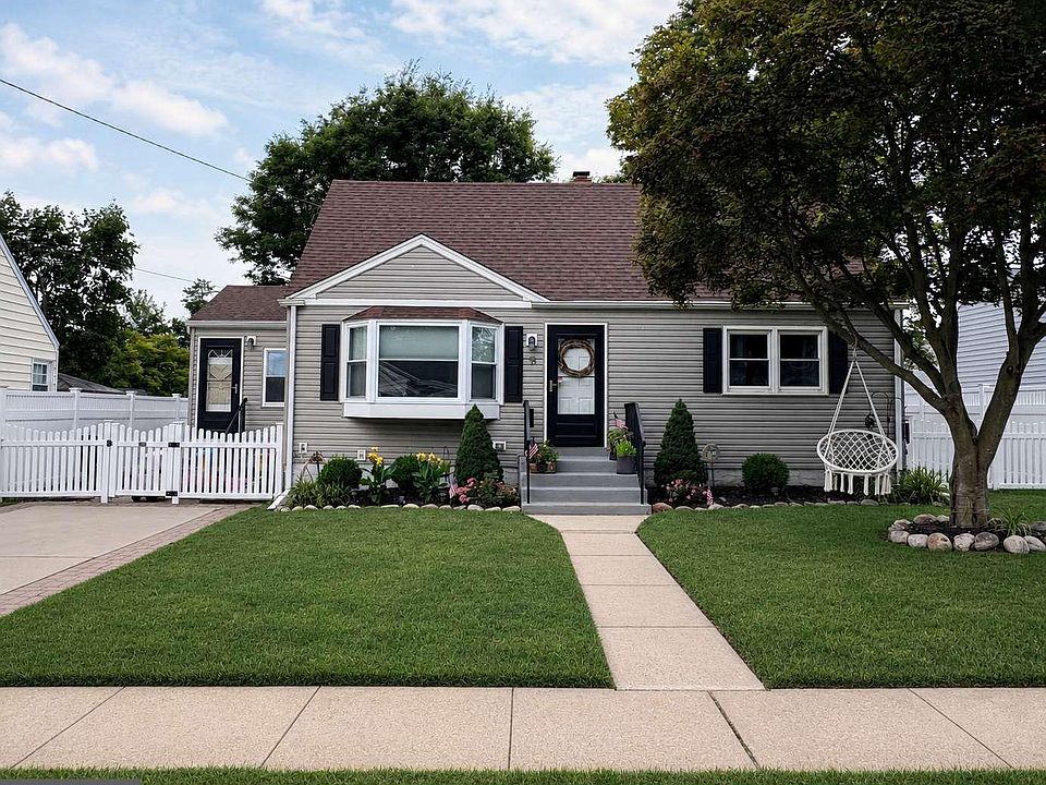 1st image of 15 Appleton Dr